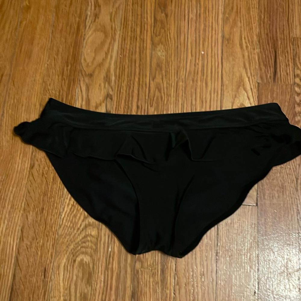 Low rise hipster ruffle bottom